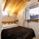 شقة Stone House Harmony - One Bedroom With Patio And Garden View 1 *
