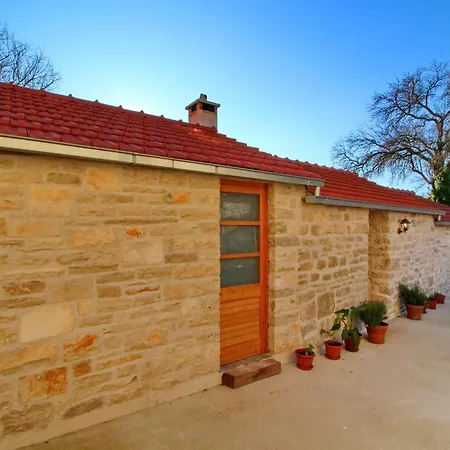 Apartman Stone House Harmony - One Bedroom With Patio And Garden View 1 *